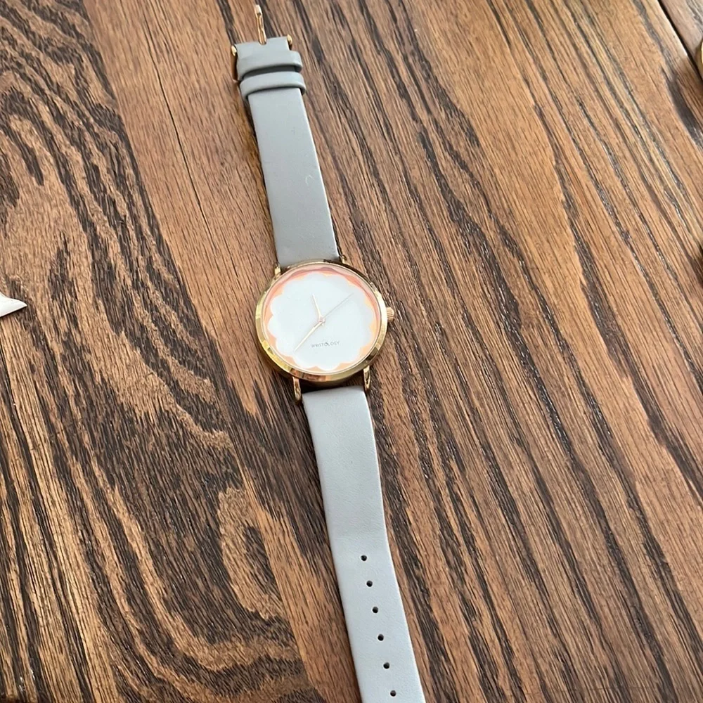 Wristology scallop face watch with gray leather band